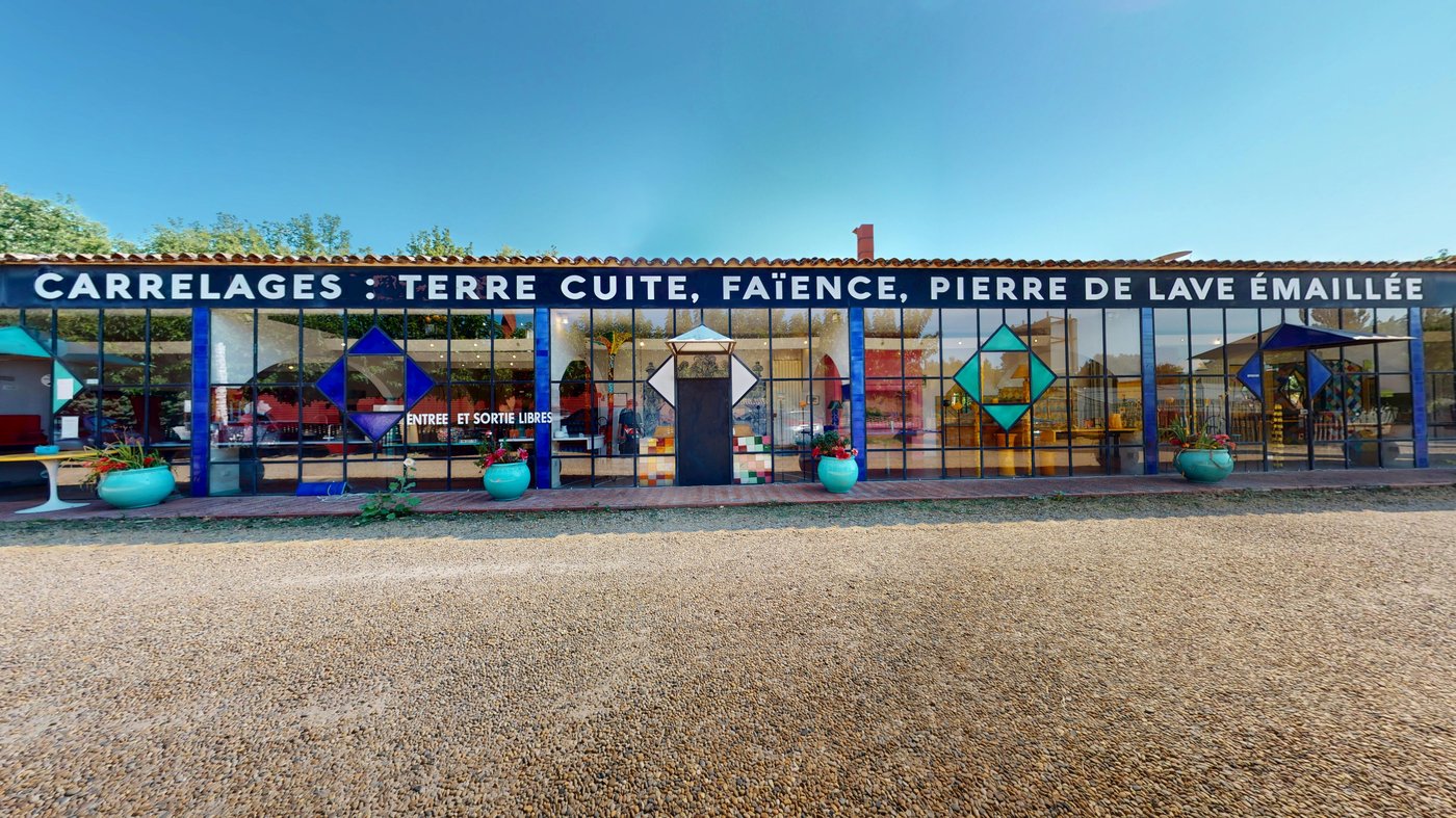 Vitrine de l'atelier Alain Vagh Céramique avec ses créations en devanture