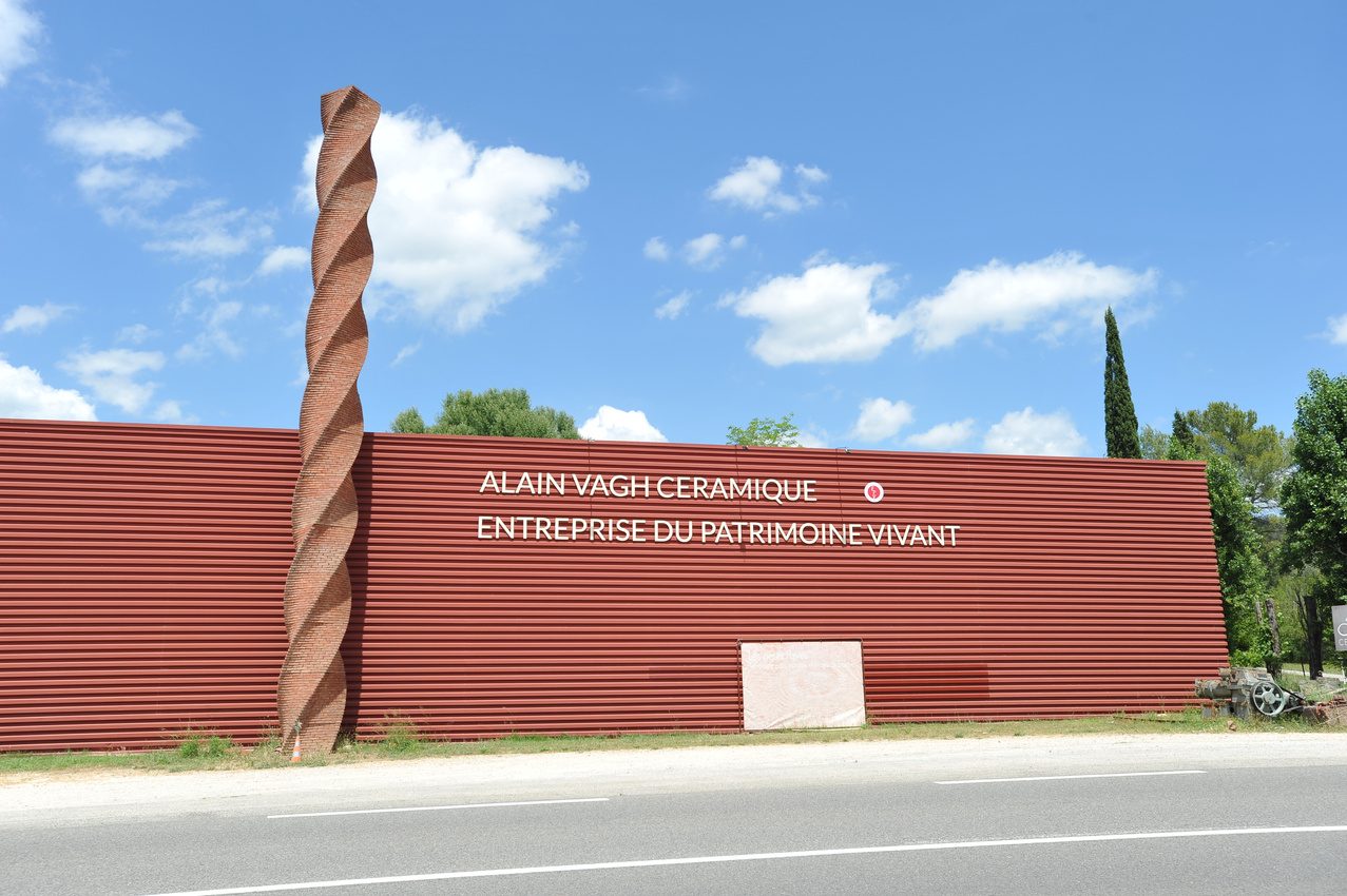Façade de l'atelier Alain Vagh Céramique à Villecroze